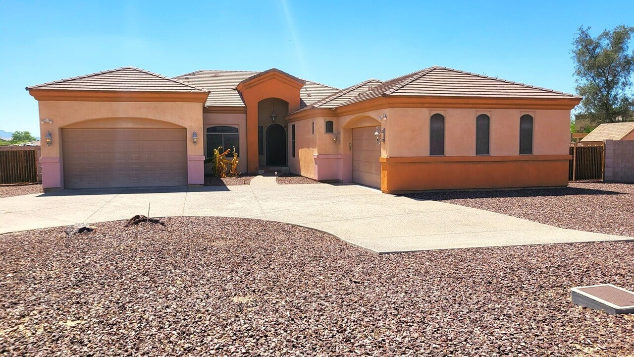 8012 S 20th Ave in Phoenix, AZ - Building Photo
