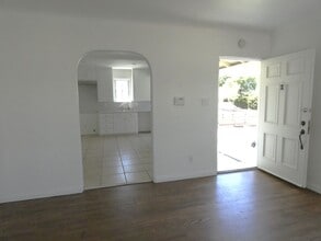 254 W 98th St in Inglewood, CA - Building Photo - Building Photo