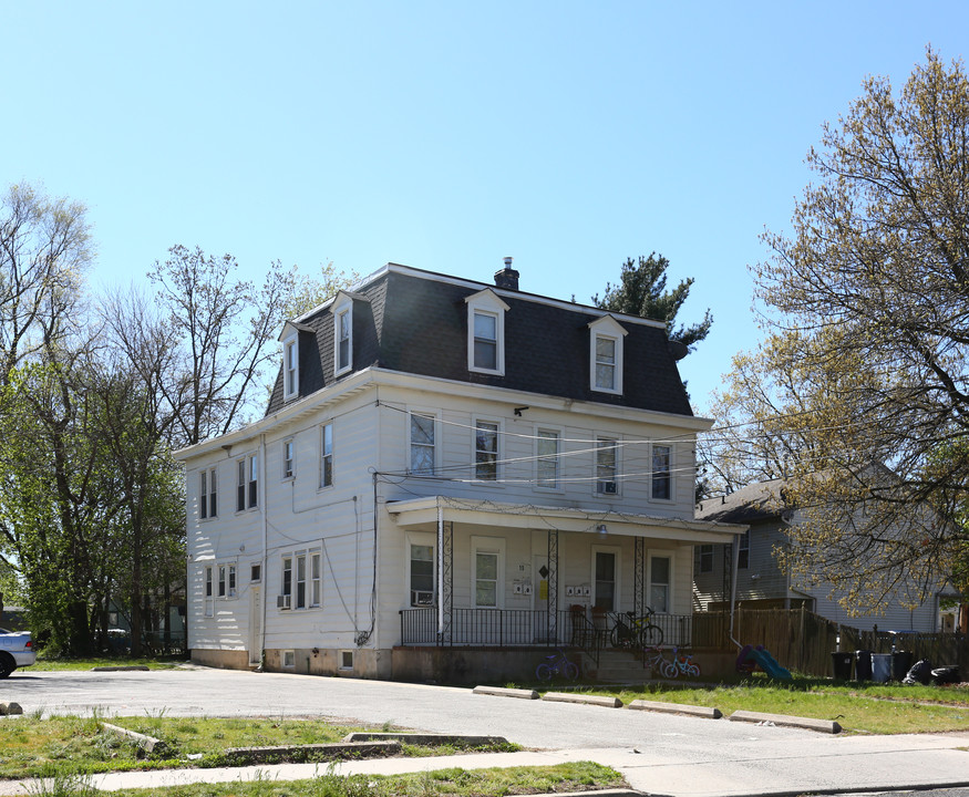 10 E Washington St in Riverside, NJ - Building Photo