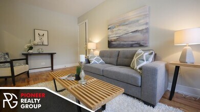 2909 N Mildred Ave, Unit 2 in Chicago, IL - Building Photo - Building Photo