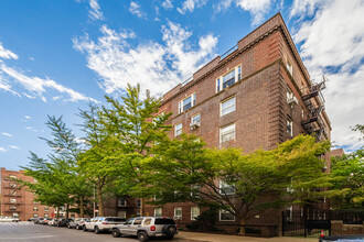 11007 73rd Rd in Forest Hills, NY - Foto de edificio - Building Photo