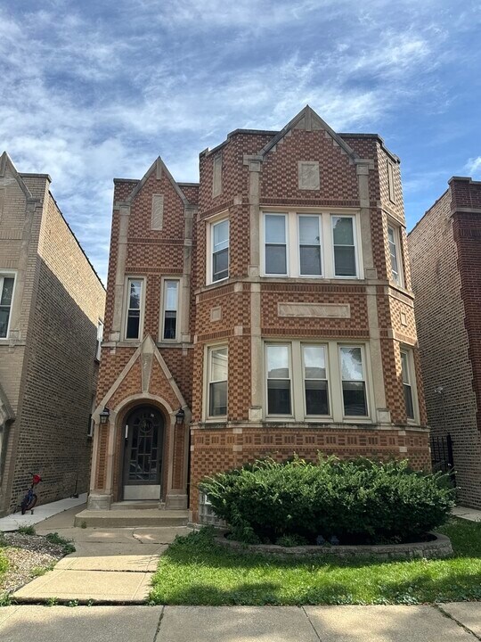 5741 N Washtenaw Ave in Chicago, IL - Building Photo