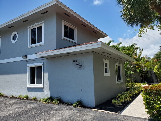 1323 NE 5th Ave in Fort Lauderdale, FL - Foto de edificio - Building Photo