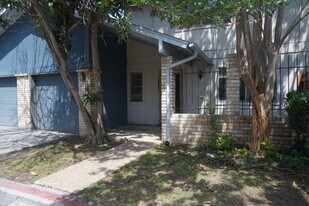5919 Hidden Valley Trail in Austin, TX - Building Photo