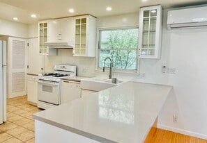 12114 Ohio Ave in Los Angeles, CA - Building Photo