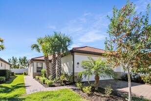 9937 Haze Dr in Venice, FL - Building Photo
