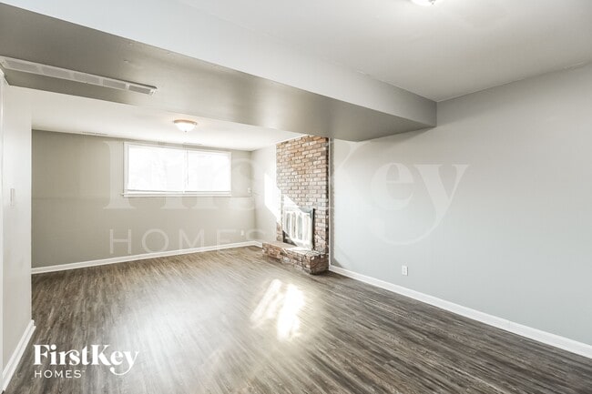 9436 Craig Dr in Overland Park, KS - Foto de edificio - Building Photo