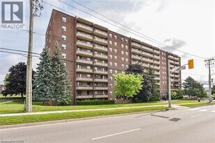 1100 Courtland Ave E in Kitchener, ON - Building Photo