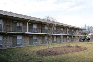 Cavell Court Apartments in Auburn, AL - Building Photo - Building Photo