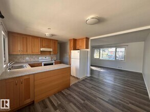 7504-7577 77 Ave NW in Edmonton, AB - Building Photo - Building Photo