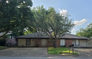 1012 Lynn St in Weatherford, TX - Building Photo