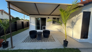 632 E La Veta Ave in Orange, CA - Foto de edificio - Building Photo