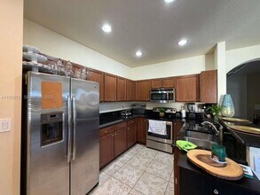 3393 W 90th St in Hialeah, FL - Building Photo - Building Photo