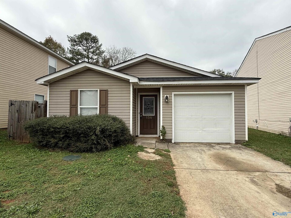 154 Jesse Layne Dr in Harvest, AL - Building Photo