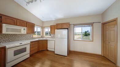 783 N Holbrook Rd in Coupeville, WA - Building Photo - Building Photo