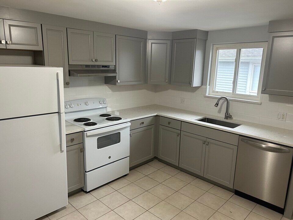 50 Waltham St, Unit 50 in Watertown, MA - Building Photo