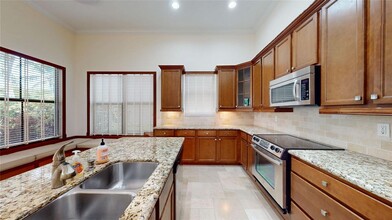 4046 NW 85th Ave in Pembroke Pines, FL - Building Photo - Building Photo