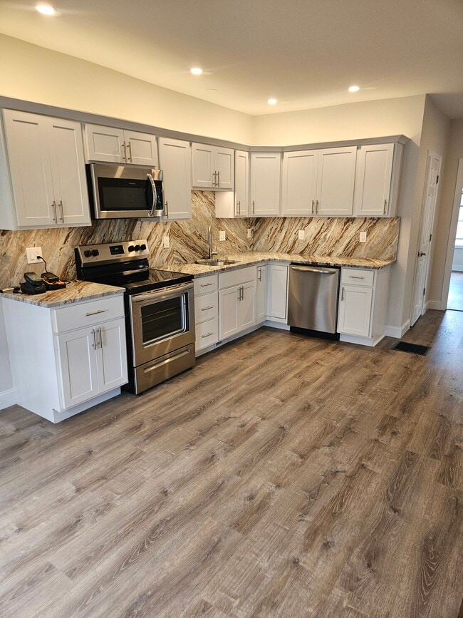 15 Warsaw Ave, Unit 1 in Manchester, NH - Building Photo - Building Photo
