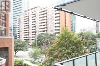 161 Roehampton Ave in Toronto, ON - Building Photo - Building Photo