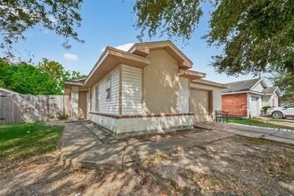 4642 Callery Creek Dr in Houston, TX - Foto de edificio - Building Photo