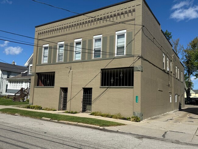 1457 W 8th St in Ashtabula, OH - Building Photo - Building Photo