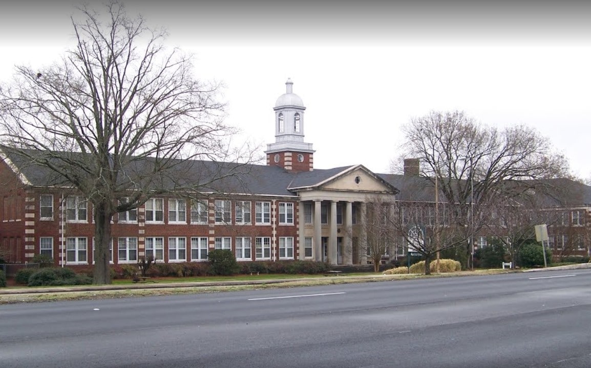 Greenwood High Apartments in Greenwood, SC - Building Photo