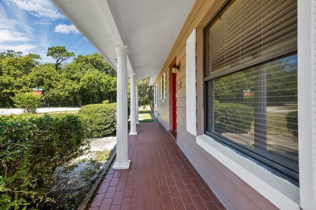 8101 Alveron Ave in Orlando, FL - Foto de edificio - Building Photo