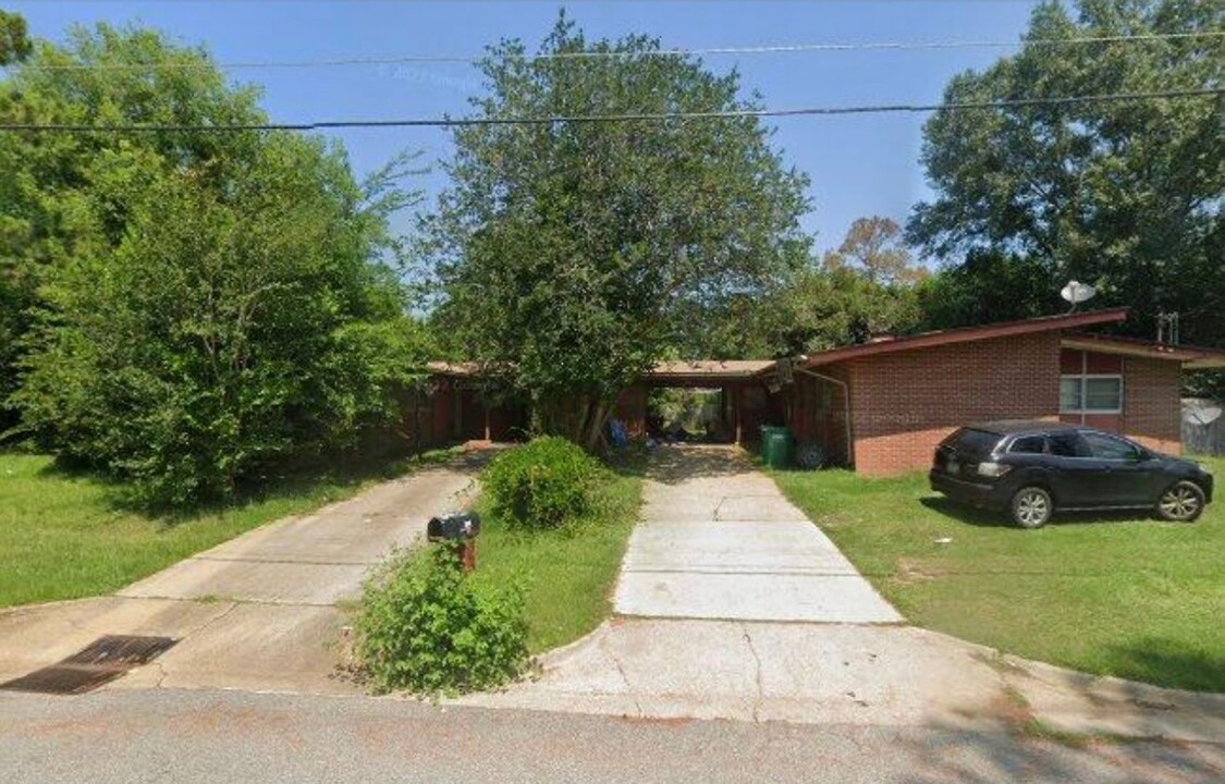 2009 S Flintlock Dr in Albany, GA - Building Photo