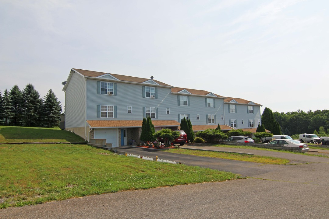 4 Condo Units - Victoria Arms Circle in Kunkletown, PA - Building Photo