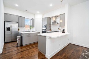 2004 Rosedale St in Houston, TX - Building Photo