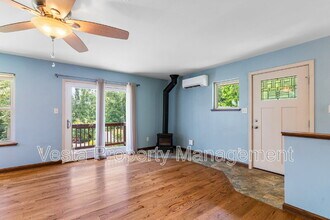 10 Wellspring Ln in Asheville, NC - Foto de edificio - Building Photo