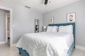 9371 NW 33rd Pl in Sunrise, FL - Foto de edificio - Building Photo