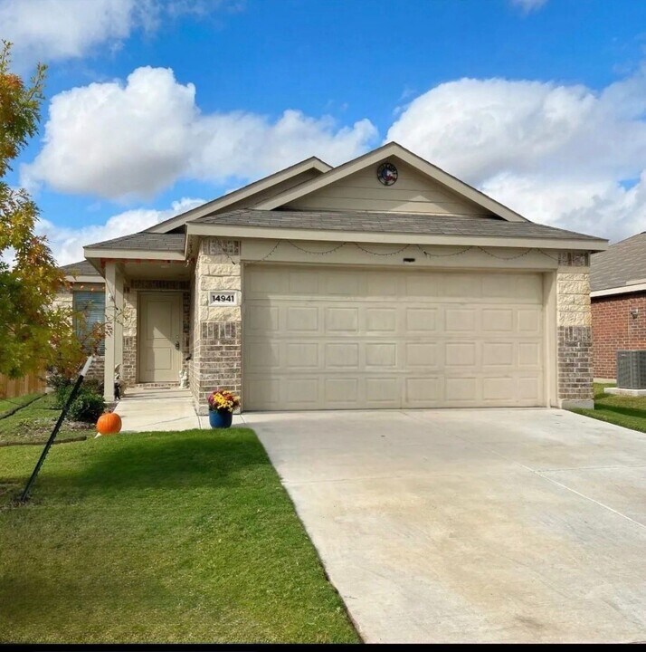 14941 Trapper Trl in Haslet, TX - Foto de edificio