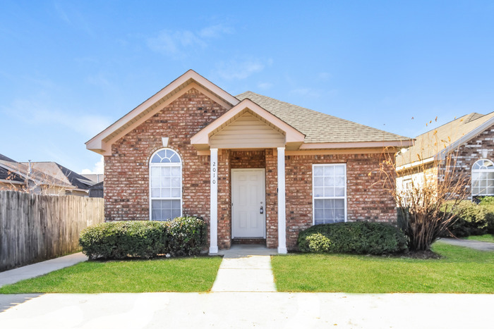 2010 Stardust Dr in Tuscaloosa, AL - Building Photo