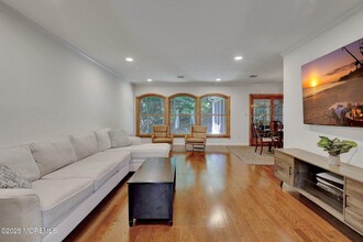 3 Galewood Dr in Holmdel, NJ - Foto de edificio - Building Photo