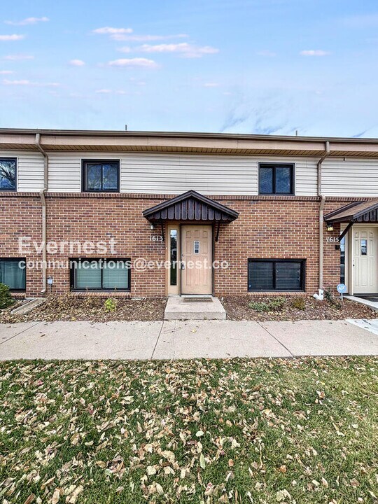 1613 Depew St in Lakewood, CO - Building Photo