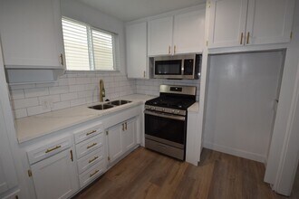 5117 Laurel Canyon Blvd in Los Angeles, CA - Building Photo - Building Photo