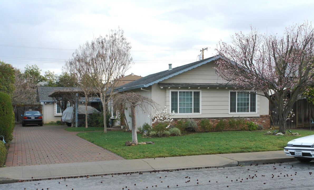 1890 Marich Way in Mountain View, CA - Building Photo