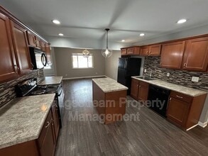 5713 Daphne Ln in Dayton, OH - Building Photo - Building Photo