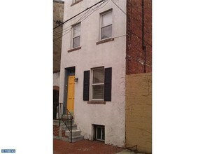 251 Fulton St in Philadelphia, PA - Foto de edificio - Building Photo