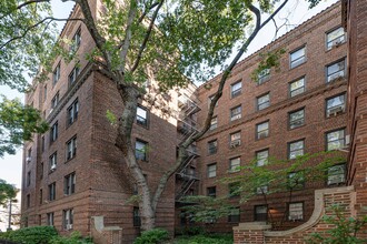 Fillmore Hall in Jackson Heights, NY - Foto de edificio - Building Photo