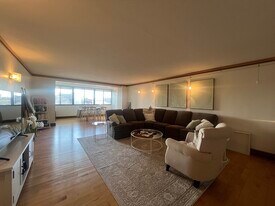 8 Whittier Pl in Boston, MA - Building Photo