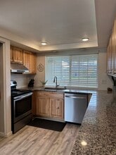 2327 Don St in Springfield, OR - Foto de edificio - Building Photo