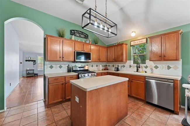 9815 Hallmark Ln in Pearland, TX - Building Photo - Building Photo