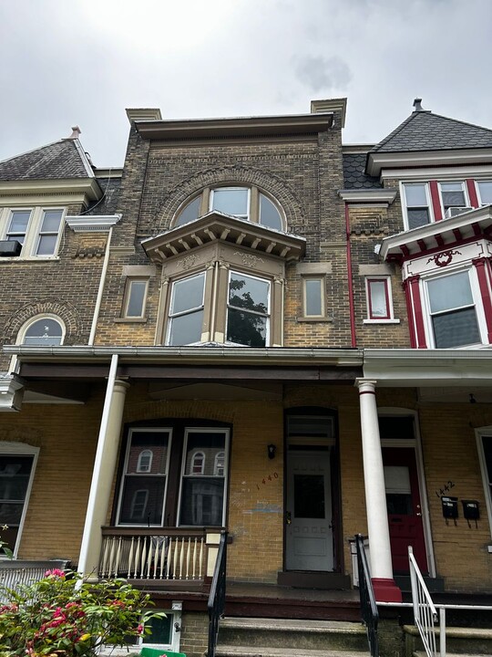 1440 Linden St in Allentown, PA - Building Photo