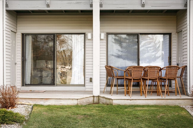 5704 N Creeks Xing, Unit 600 in Williamsburg, MI - Building Photo - Building Photo