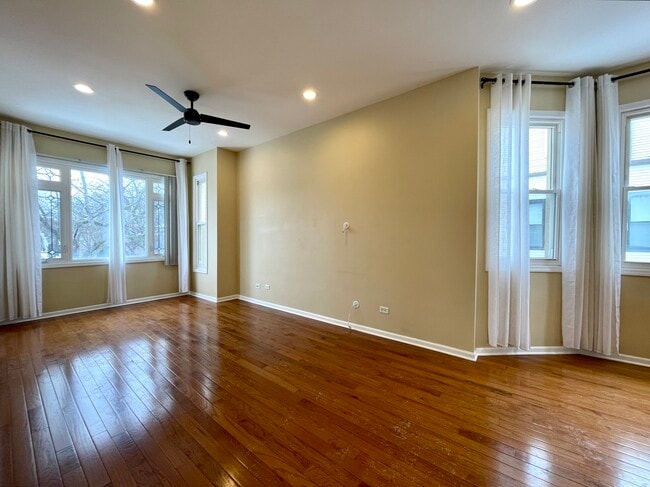 2028 N Hamlin Ave in Chicago, IL - Building Photo - Building Photo