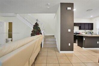 101 NE 37th Pl in Homestead, FL - Building Photo - Building Photo