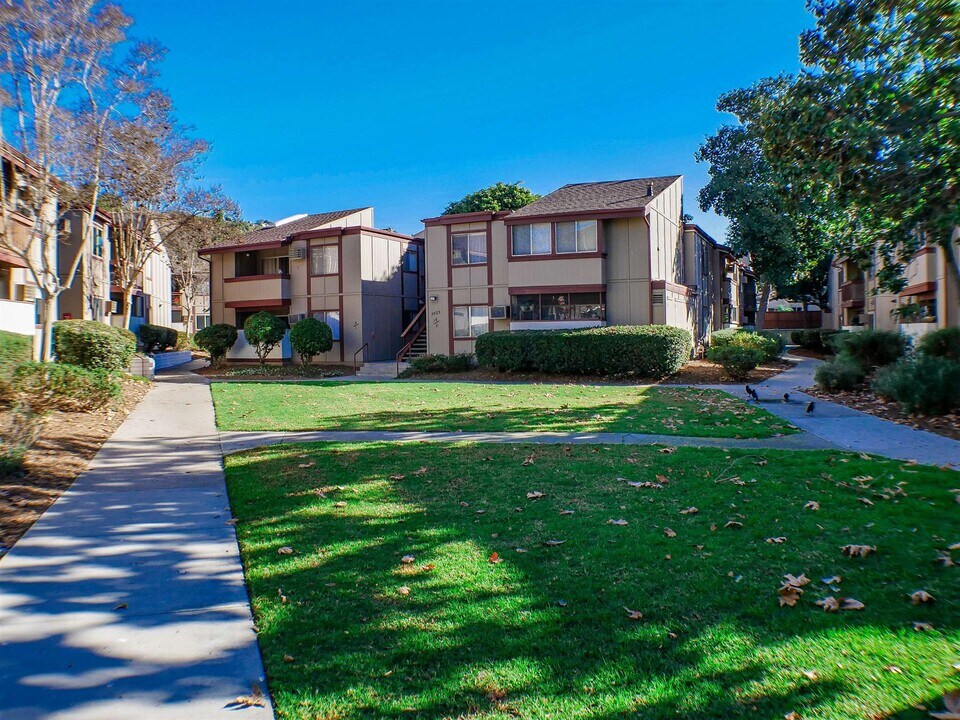 5523 Adobe Falls Rd-Unit -1 in San Diego, CA - Building Photo