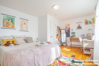 238 Everett St, Unit 2 in Boston, MA - Foto de edificio - Building Photo